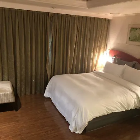 The Moon Hotel-2